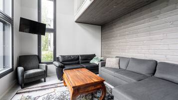 Nhà Duplex Superior, nhiều giường, được phép mang theo vật nuôi, quang cảnh hồ | Phòng khách