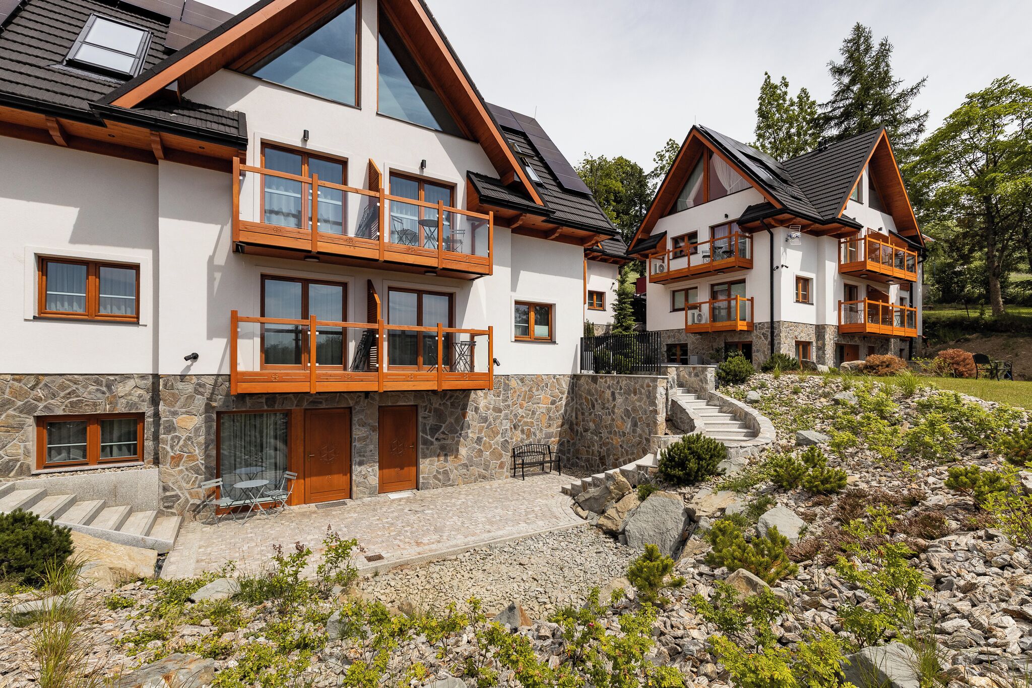 Vista frontal de la propiedad