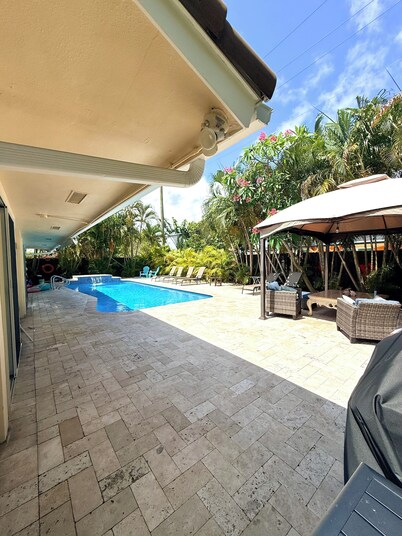 Resort Style Pool! Large Sun-drenched Patio 1.6 miles Poolside to Seaside!