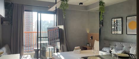 Estúdio | Cortinas blackout, ferros/tábuas de passar roupa, Wi-Fi de cortesia