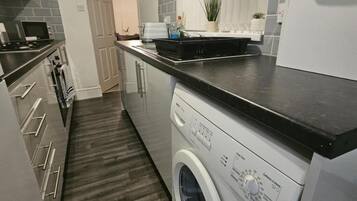 House, 3 Bedrooms | Laundry
