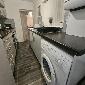 House, 3 Bedrooms | Laundry
