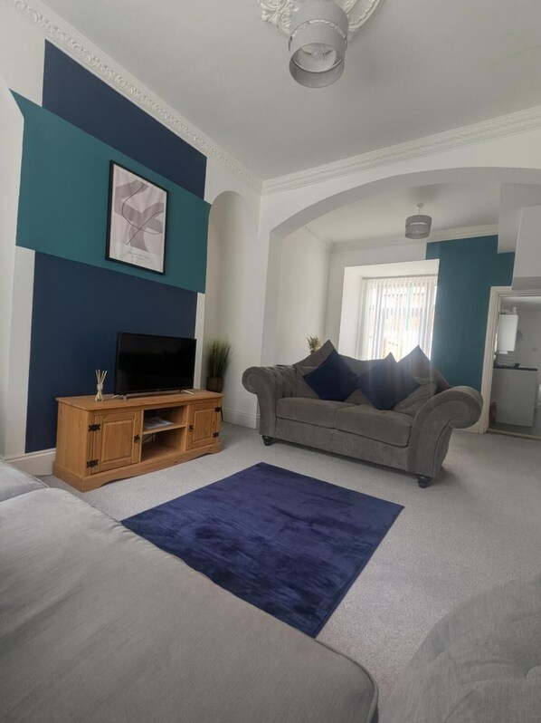 House, 3 Bedrooms | Living room