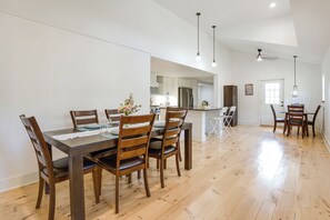 House (5 Bedrooms) | Interior