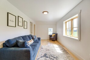 House (5 Bedrooms) | Interior - Creekside Florrisant Hideaway - Great for Anglers! (Florissant)