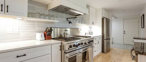 House (5 Bedrooms) | Interior