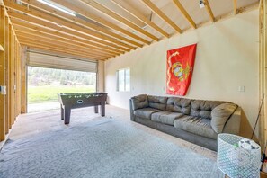 House (5 Bedrooms) | Interior