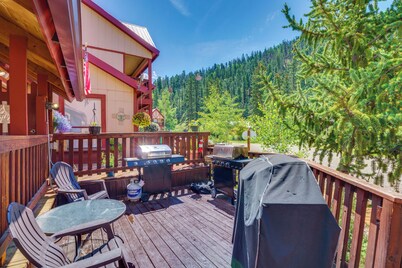 Hike, Bike & Ski: Red River Condo w/ Spa Access