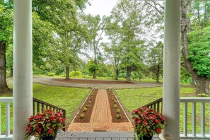 House (2 Bedrooms) | Interior - 19 Mi to Uva! Historic 30-acre Retreat in VA! (Ruckersville)