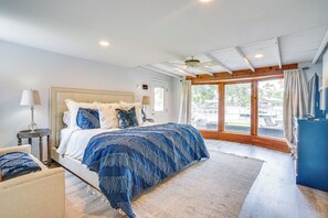 Interior - Possum Kingdom Lake House w/ Private Dock & Views (Graford)