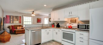 ~ 1 Mi to Shopping & Dining: Quiet St Joseph Home