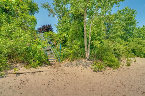 House (4 Bedrooms) | Interior - 2 Blocks to Beaches: Peaceful Retreat in Lexington (Lexington)