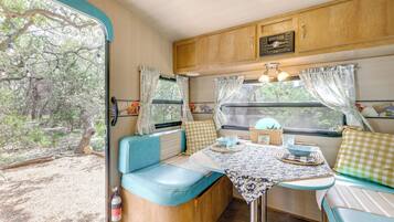 Apartment (0 Bedroom) | Interior