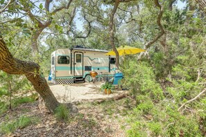 Apartment (0 Bedroom) | Interior - 6 Mi to Wimberley Square: 'happy Days Cruiser' (Wimberley)