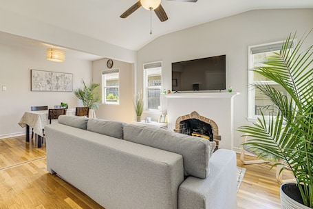 House (1 Bedroom) | Interior. Walk to Dtwn San Jose & Sjsu: Charming + Cozy Gem!
