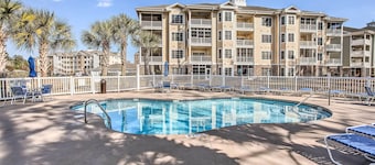 Golf Course Getaway w/ Pool Access in Myrtle Beach
