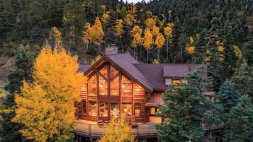 House (3 Bedrooms) | Exterior