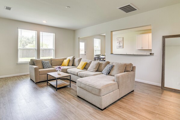 House (3 Bedrooms) | Interior - 4 Mi to Bear Creek Pioneers Park: NW Houston Home (Houston)