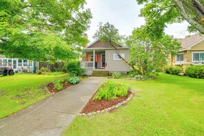 House (2 Bedrooms) | Interior - Steps to Lake Huron: Retreat w/ Yard in St Ignace (St Ignace)