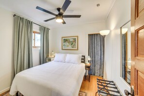 Interior - Steps to Lake Huron: Retreat w/ Yard in St Ignace (St Ignace)