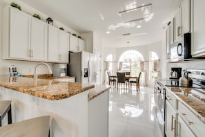 House (5 Bedrooms) | Interior