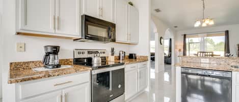 House (5 Bedrooms) | Interior