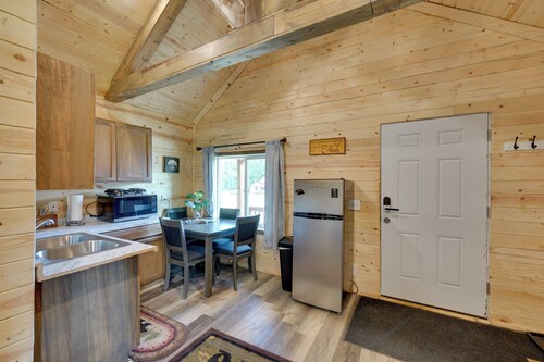 Kenai Peninsula Base Camp: Cabin in Soldotna