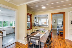 House (2 Bedrooms) | Interior