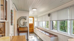 A room with a large wooden bench, a glass candle holder, and a large letter 'G' on the wall. - Walk to Private Beach: Lake Erie Retreat w/ Yard! (Huron)