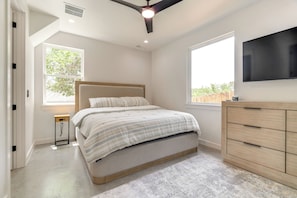 House (3 Bedrooms) | Interior - Luxury Living Minutes From Downtown! (Austin)