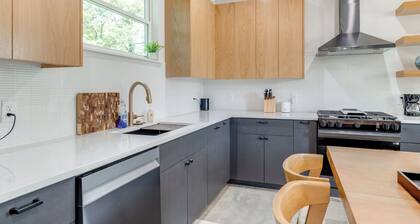 Near Restaurants & Parks: Home 3 Mi to Dtwn Austin