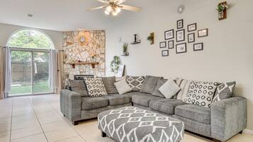 House (3 Bedrooms) | Interior