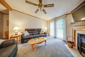 House (3 Bedrooms) | Interior - 1 Mi to Lake Access: Erie Home w/ Private Backyard (Erie)