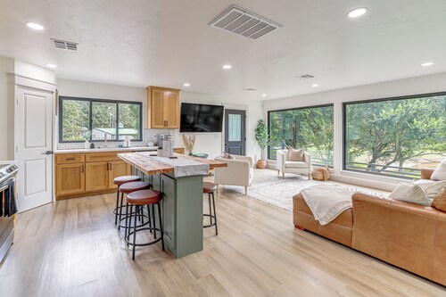 Family Fun! Lake Eufaula Home w/ Wraparound Deck