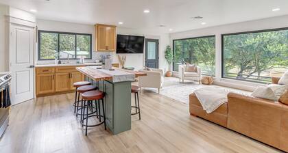 Family Fun! Lake Eufaula Home w/ Wraparound Deck