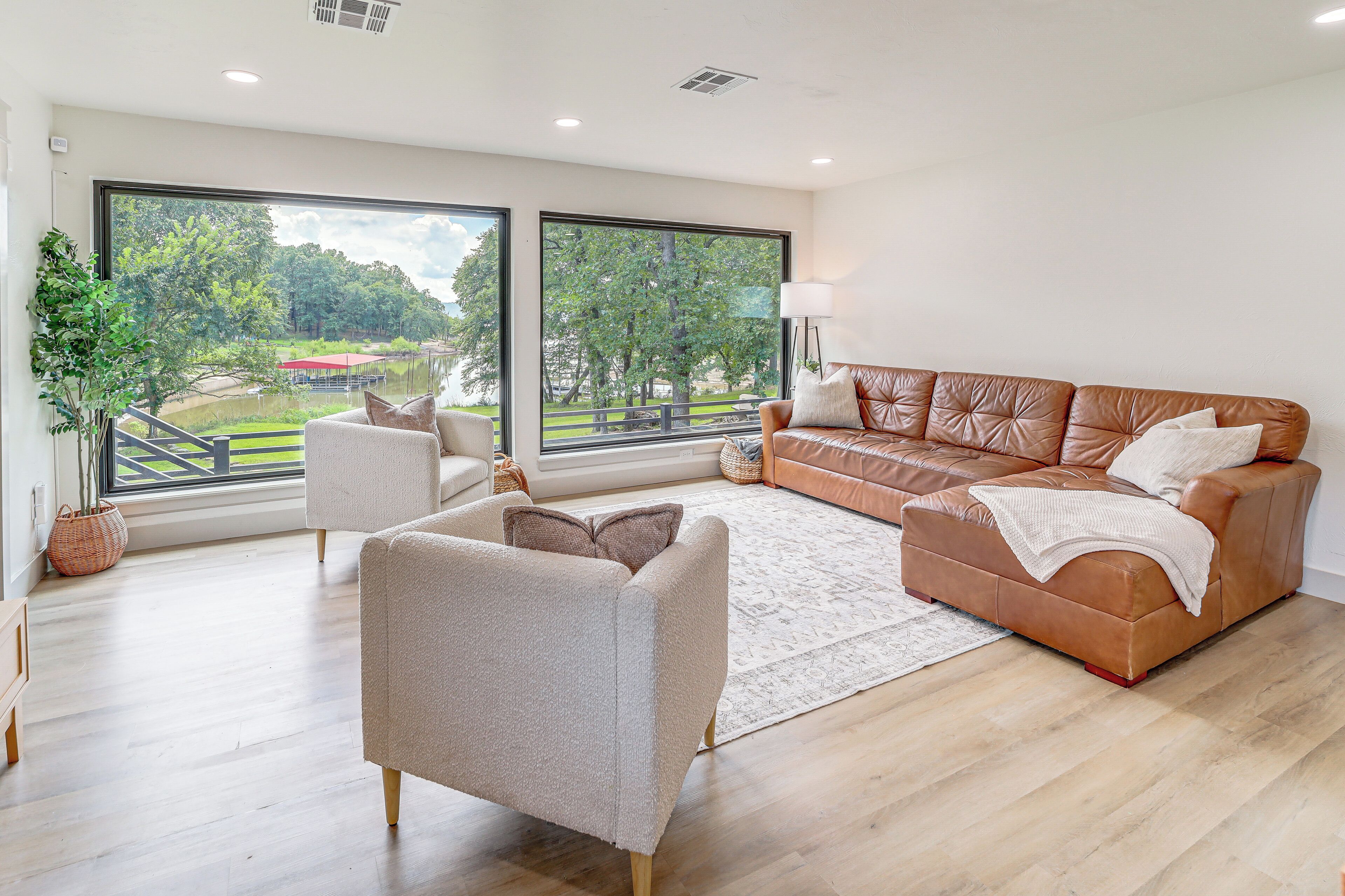 Rumah (4 Bedrooms) | Bagian depan properti