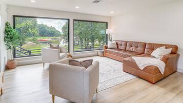 House (4 Bedrooms) | Front of property