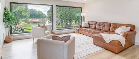 House (4 Bedrooms) | Depan hartanah