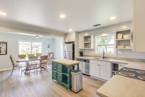 House (3 Bedrooms) | Interior