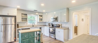 11 Mi to Smithville Lake: Private Home Near Winery