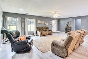 House (3 Bedrooms) | Front of property