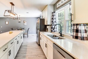 House (3 Bedrooms) | Interior
