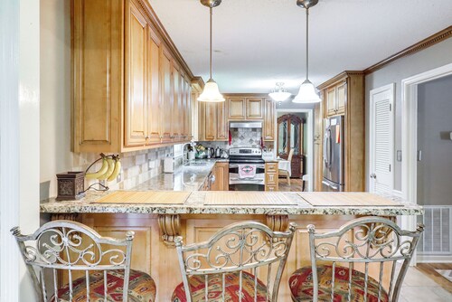 Pool & Tennis Court Access: Home in Warner Robins