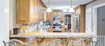 Pool & Tennis Court Access: Home in Warner Robins