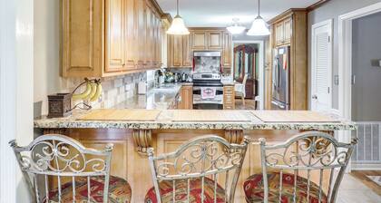 Pool & Tennis Court Access: Home in Warner Robins