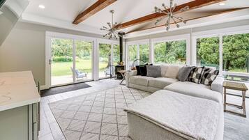 House (5 Bedrooms) | Interior