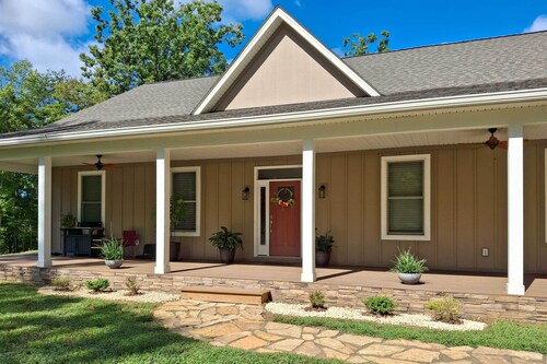 Secluded Barboursville Home With Covered Porch!