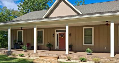 Secluded Barboursville Home With Covered Porch!