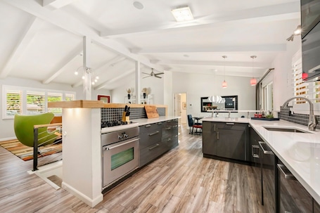 House, Multiple Beds, Hot Tub, Garden View (2001 James Drive) | Private kitchen | Fridge, microwave, oven, stovetop