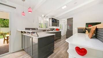 House, Multiple Beds, Hot Tub, Garden View (2001 James Drive) | Private kitchen | Fridge, microwave, oven, stovetop